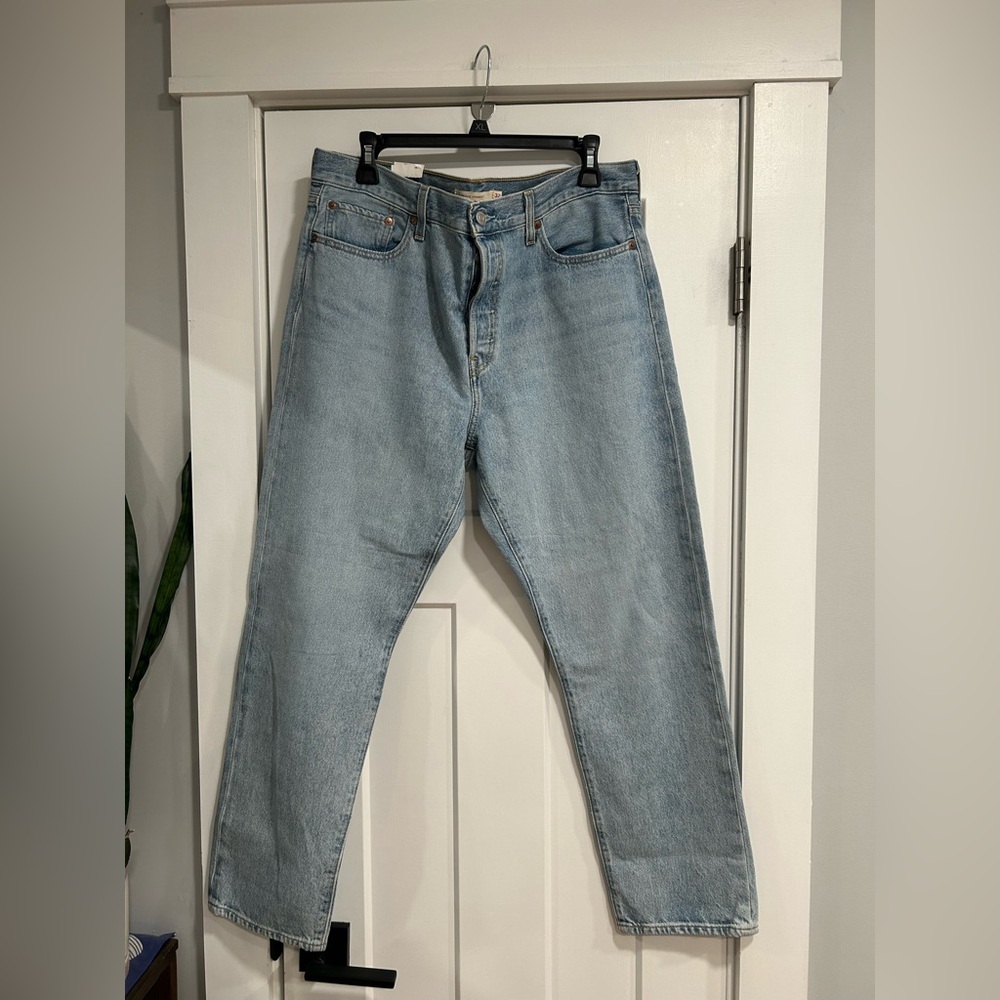 NWT! Levi’s Wedgie Straight Jeans Size 32